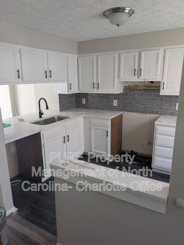 Building Photo - 9445 Lexington Cir