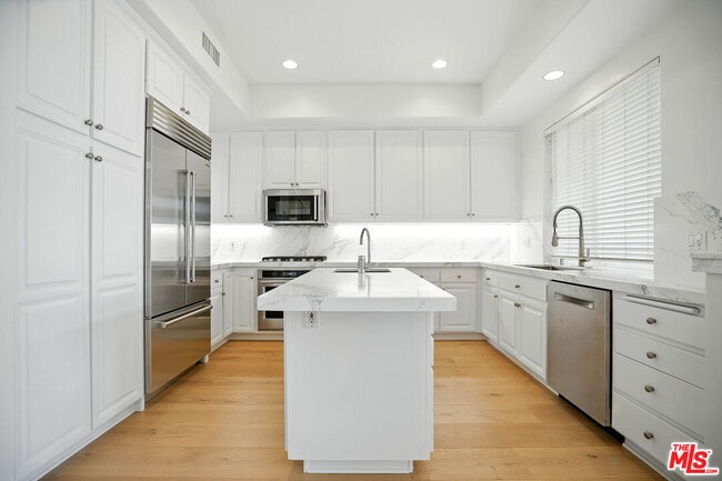 Building Photo - 6440 Lunita Rd
