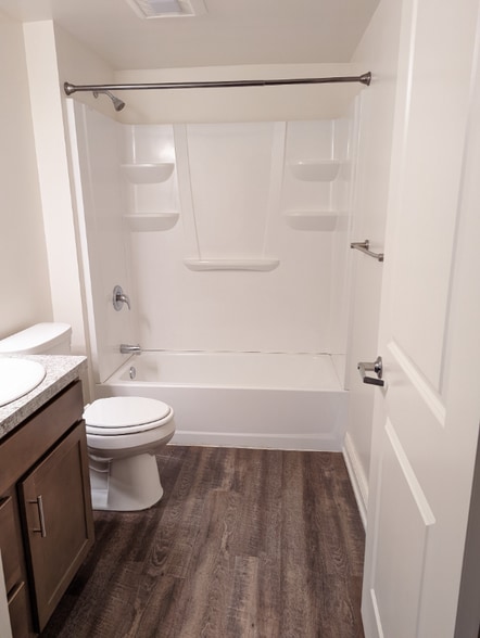 Building Photo - 77 Laverack Ave