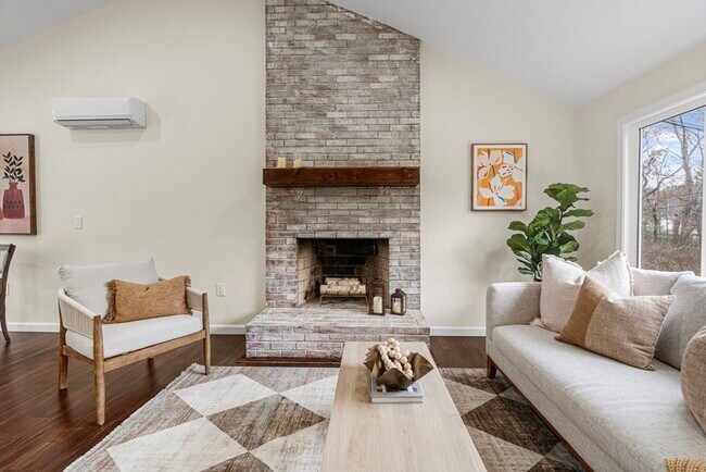 Building Photo - 7 Old North Rd