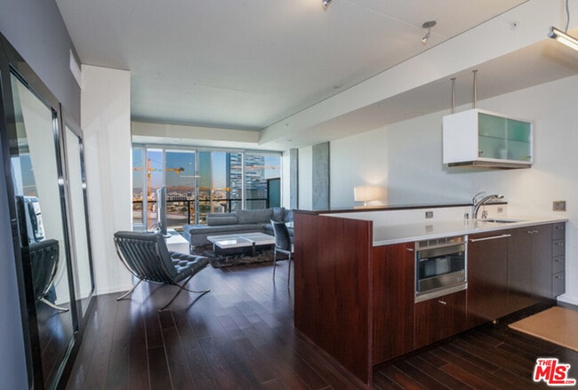 Building Photo - 1155 S Grand Ave