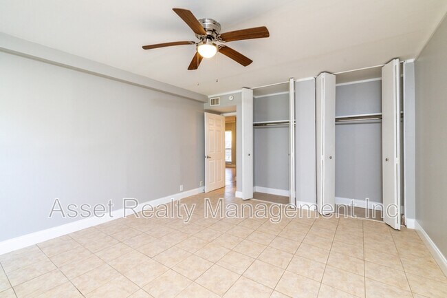 Building Photo - 431 Canberra Dr