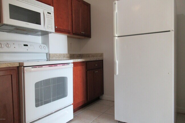 Building Photo - 732 N Halifax Ave