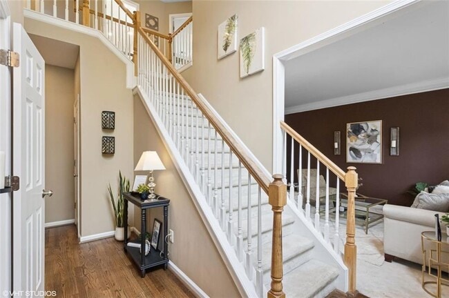 Building Photo - 230 Bluff Oak Dr