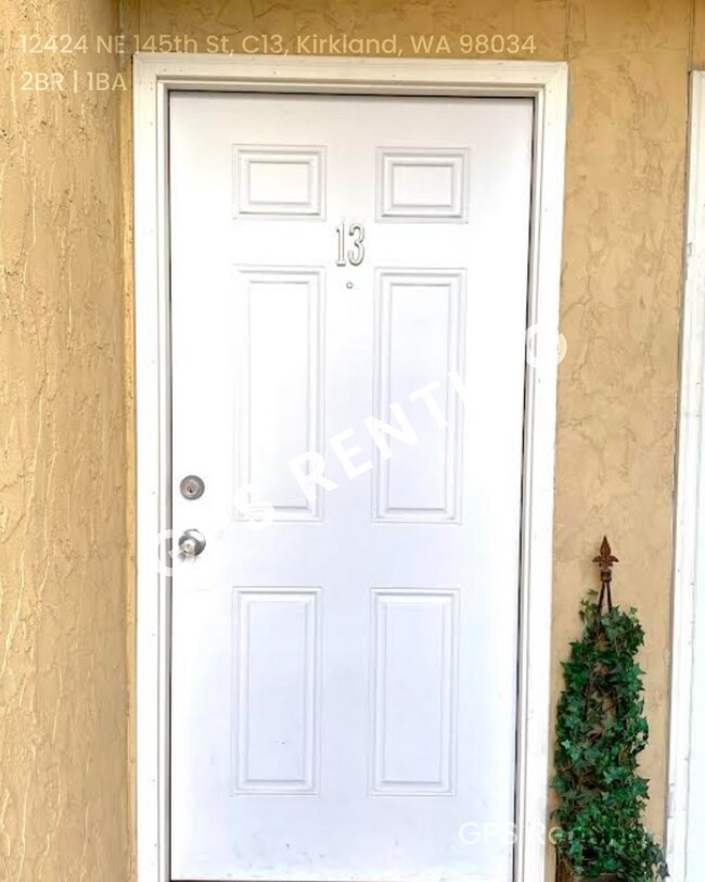 Building Photo - Fully Renovated Ground-Floor Unit – No Steps!