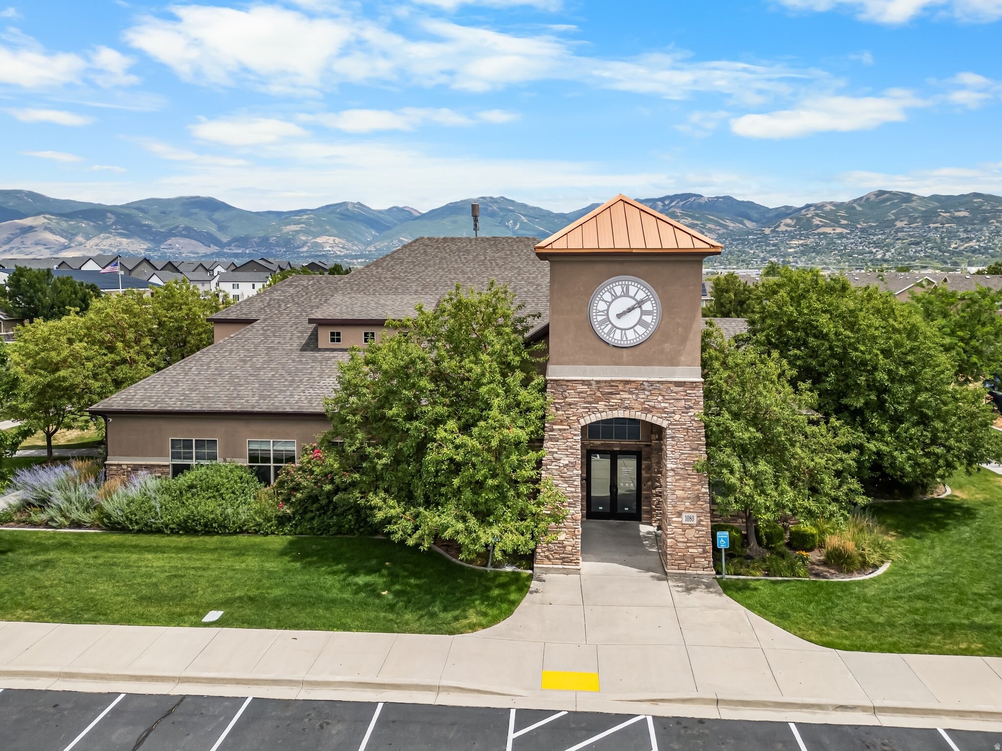 Building Photo - 928 Stonehaven Dr