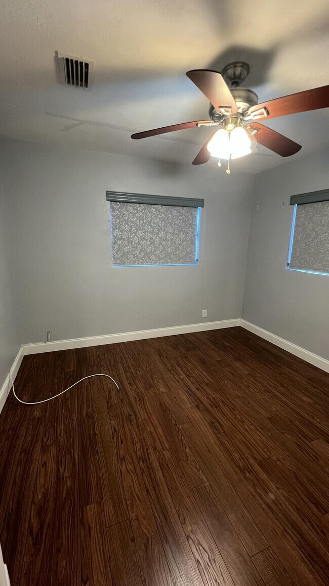 Building Photo - 920 9th St