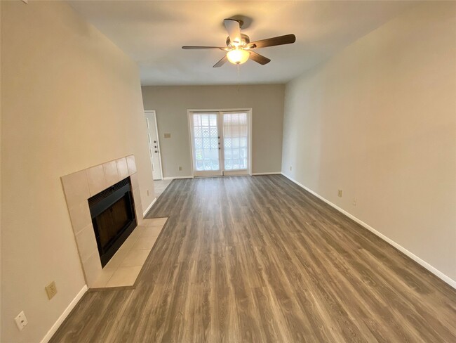 Building Photo - 2121 El Paseo St