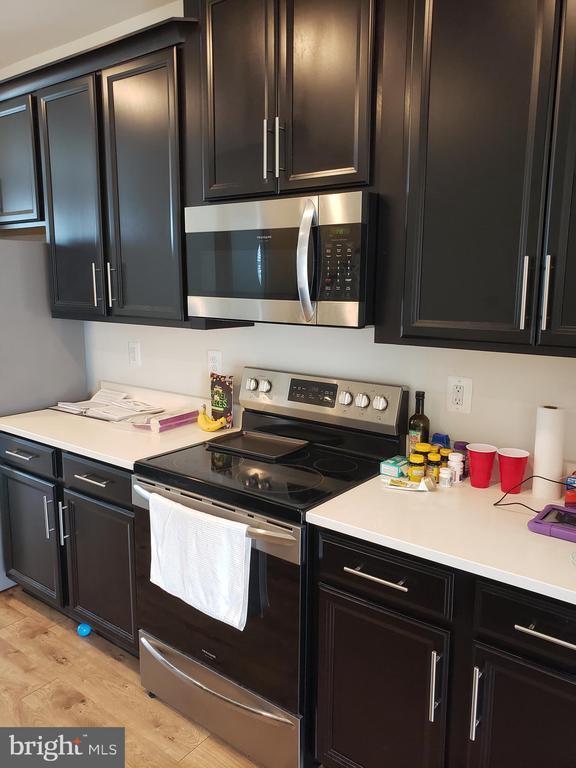 Building Photo - 2204 Shadmoor Dr