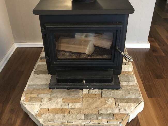 Building Photo - 3-Bed, 2-Bath Retreat in Scenic Eagle River, AK!"