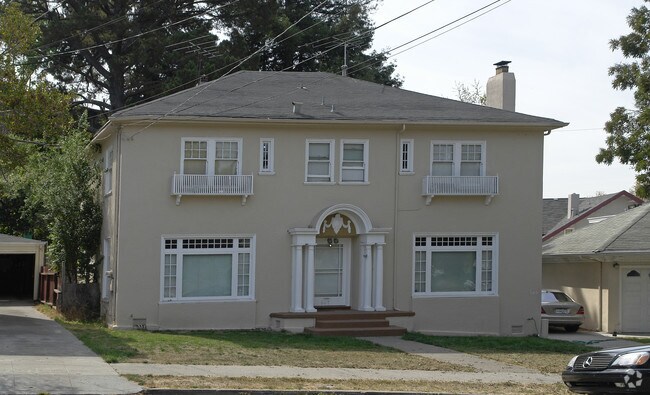 Primary Photo - 607 Walavista Ave