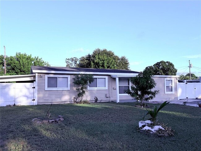 Building Photo - 7115 Orpine Dr N