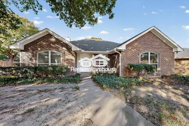 Building Photo - Completely Refreshed NRH Home Move IN Ready.