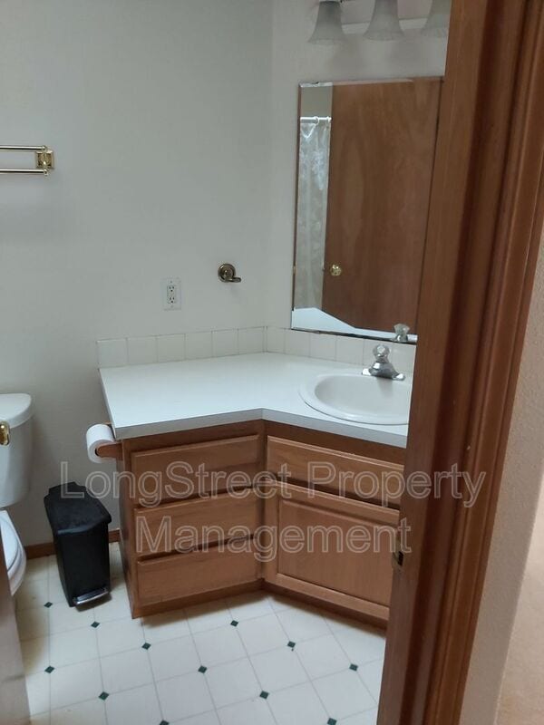 Building Photo - 1446 SW Birdie Dr