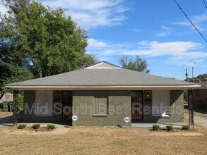 Building Photo - 1048 University St
