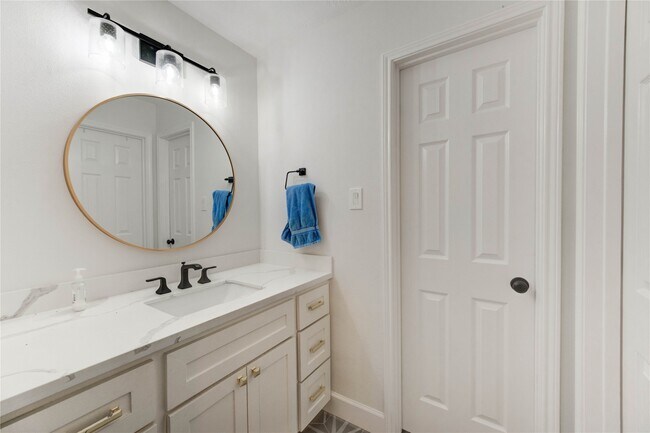 Building Photo - 18719 Glenn Haven Estates Dr