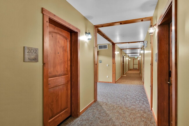 Building Photo - 834 Mc Kinley Ave W