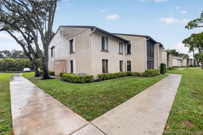 Building Photo - 720 Sunny Pine Way