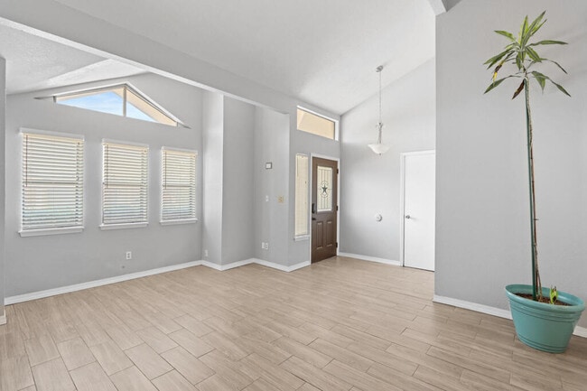 Building Photo - 10901 Highwood Way
