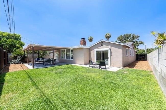 Building Photo - 618 S Pine Dr