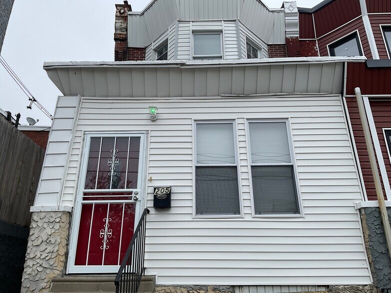 Primary Photo - 205 S 58th St