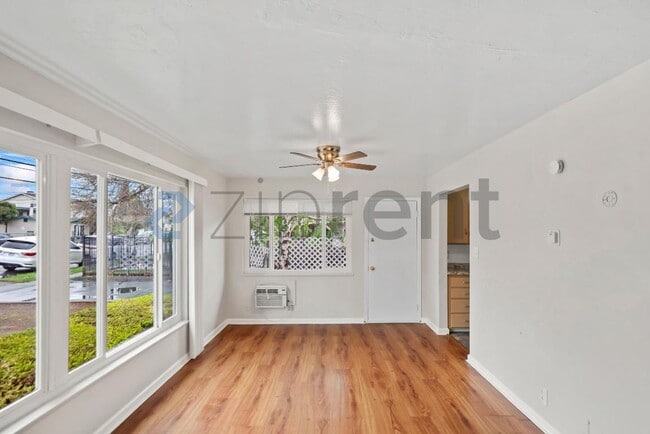 Building Photo - 1883 Robin Ln