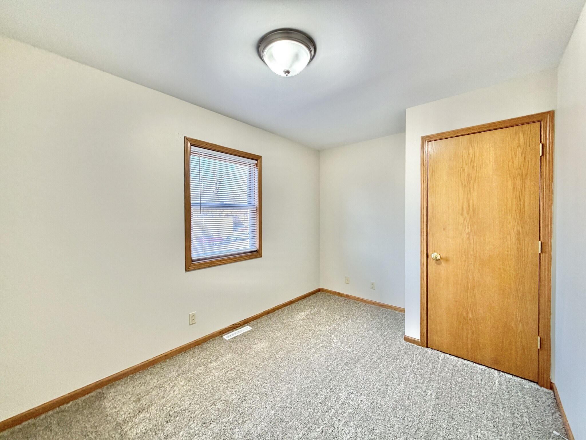 Building Photo - 17 Elliott St