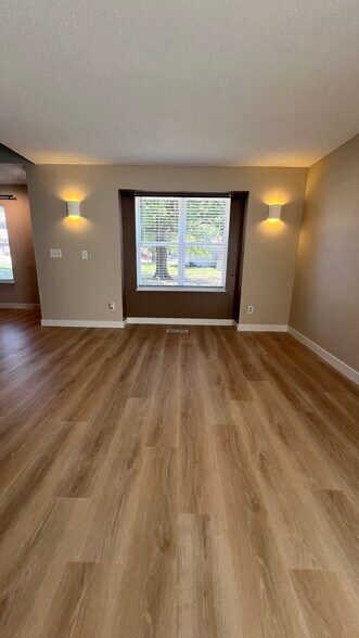 Building Photo - 13907 Falkirk Cir