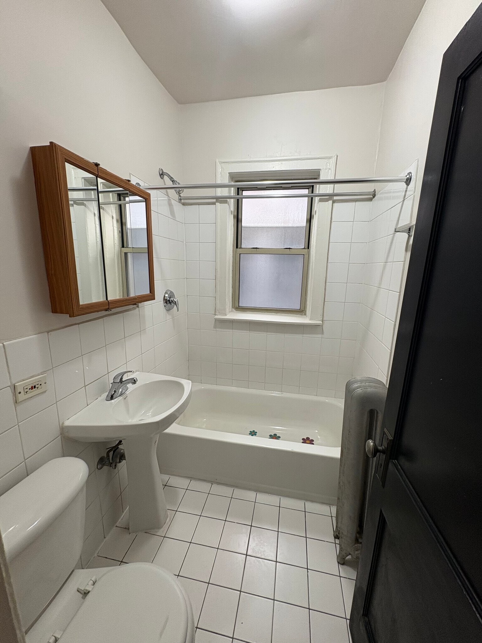 Building Photo - 824 S Austin Blvd