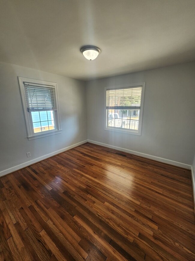 Building Photo - Chapel Hill / 3br House on N. Graham St AVAILABLE NOW