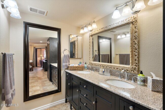 Building Photo - 4303 E Cactus Rd