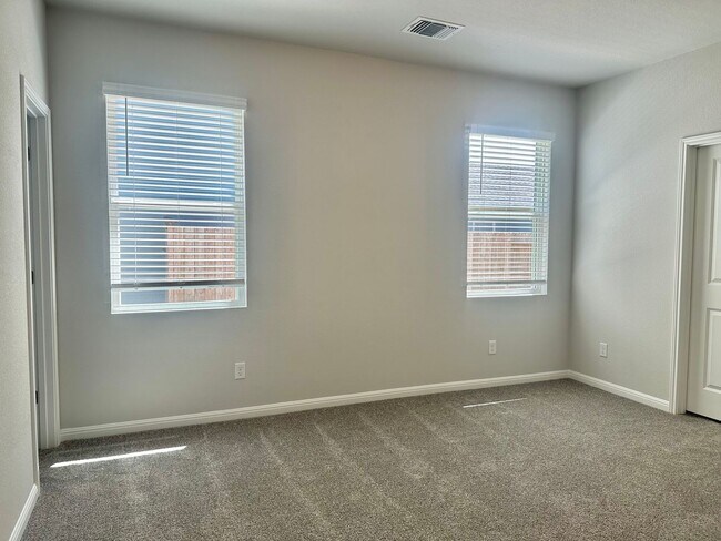 Building Photo - 3 Bed 2Bath in Taylor Tx