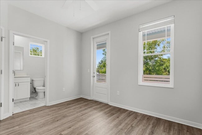 Building Photo - 516 SW 7th Pl