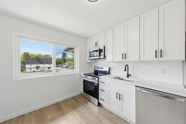 Building Photo - 810 Blooming Grove Turnpike