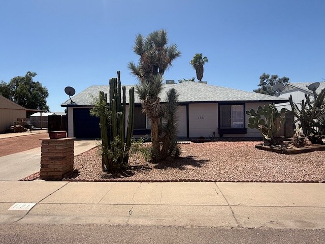 Building Photo - 1131 W Ross Ave