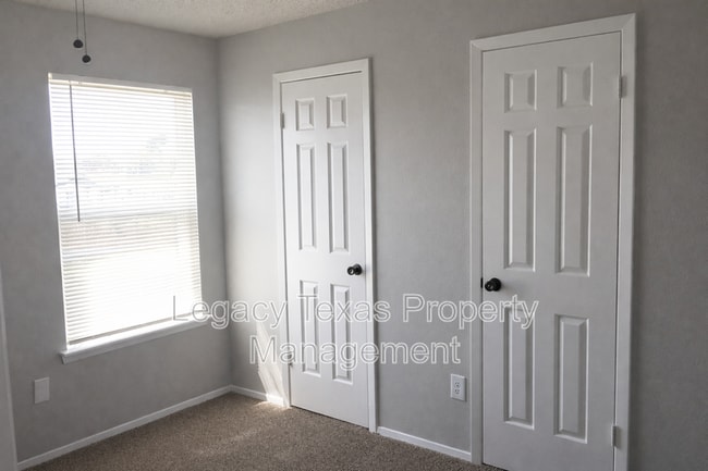 Building Photo - 1409 Courtney Pl