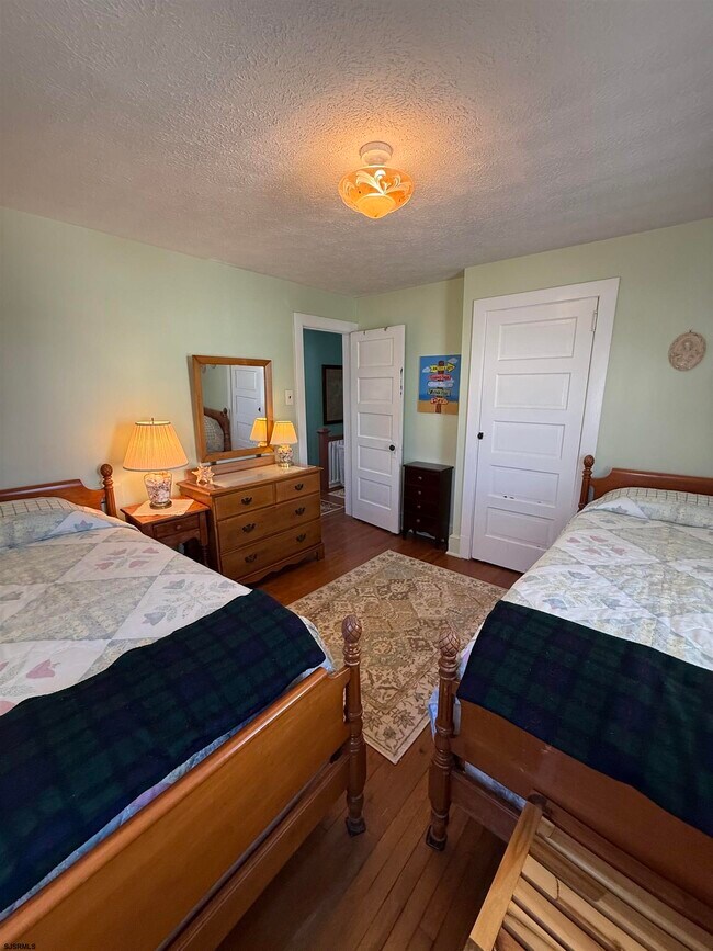 Building Photo - 135 N Avolyn Ave