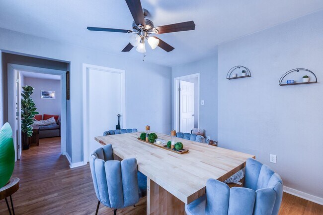 Building Photo - 1022 E Warrington Ave