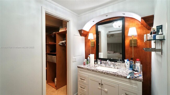 Building Photo - 741 E Coco Plum Cir