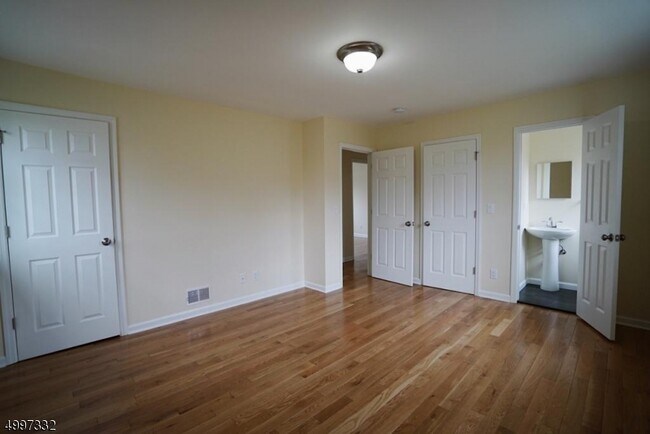 Building Photo - 7 Brown St