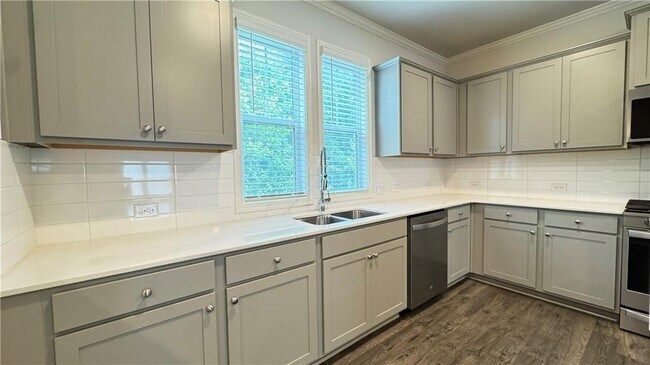 Building Photo - 285 Vista Ln