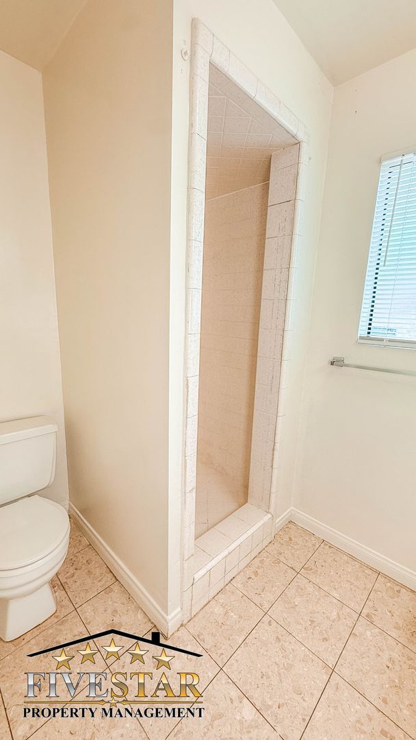 Building Photo - 7005 Quailwood Dr