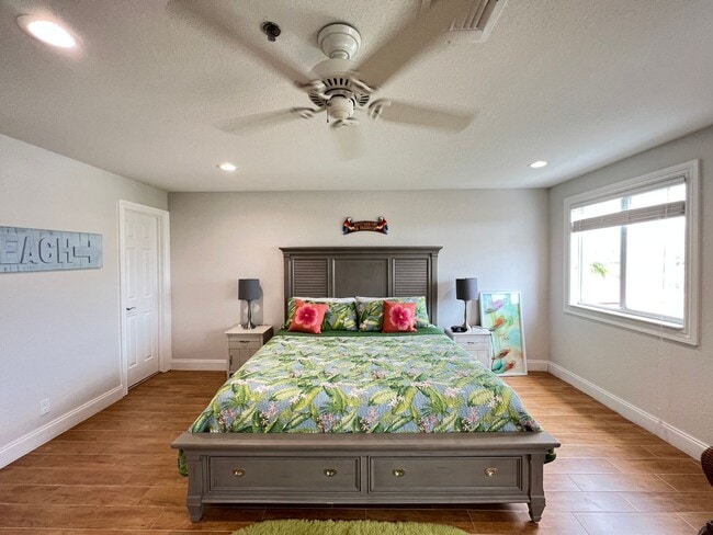 Building Photo - Beautiful 4 Bed 4.5 Bath luxury Townhouse with Elevator located by the Beach Lauderdale by the Sea