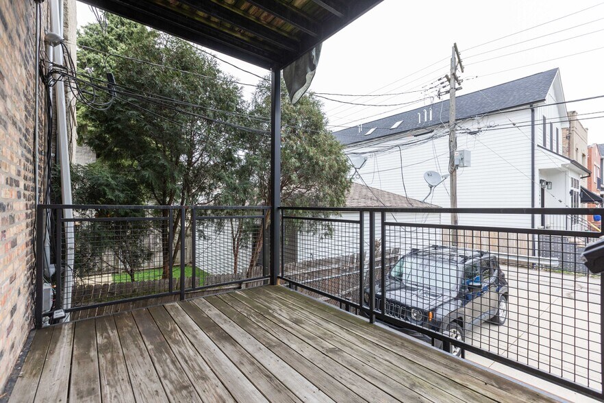 Building Photo - 2837 N Damen Ave