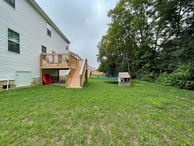 Building Photo - Beautiful 4 BR House in Nicholasville! All...