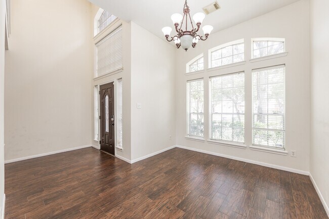 Building Photo - 910 Presley Way