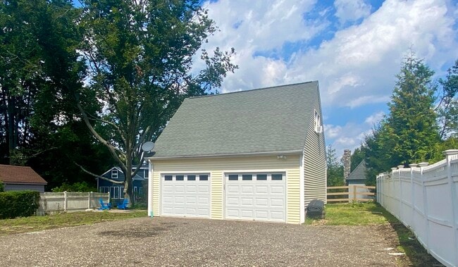 Building Photo - 40 E Maple St