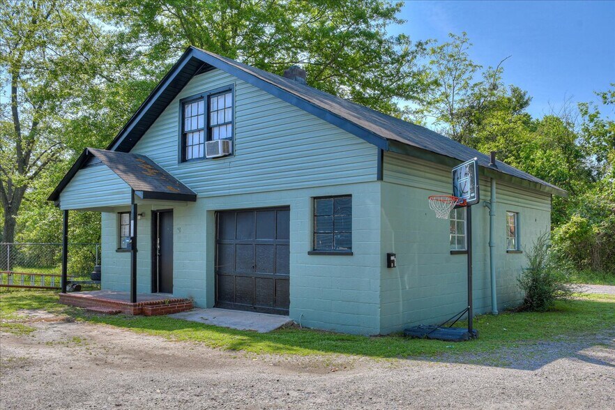 Front - 1728 Telfair St