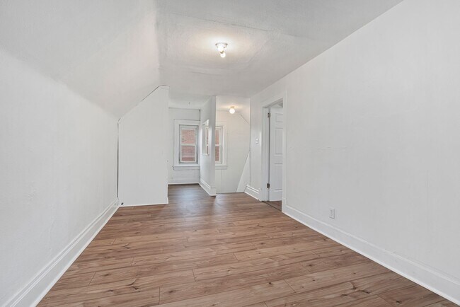 Building Photo - 1528 Ridge Ave