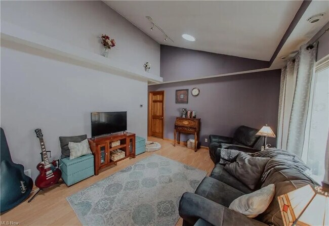 Building Photo - 239 Kempton Dr